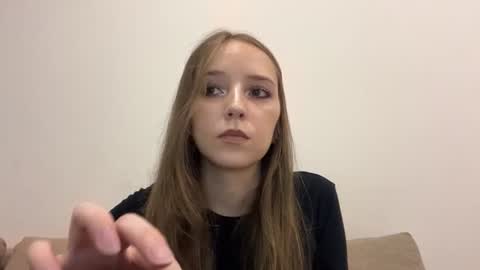 lunarleya online show from July 27, 2026, 5:42 pm