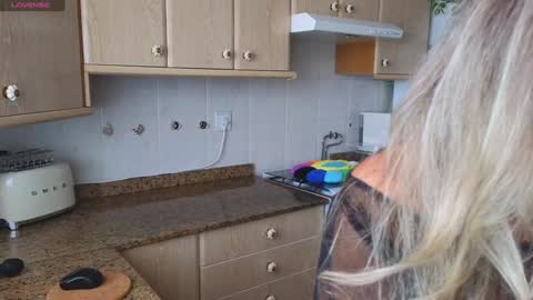 Snapshot of lunary_mix chatting on December 20, 2024, 3:31 pm  Luna online show from December 20, 2024, 3:31 pm