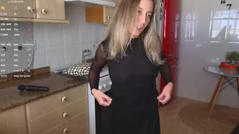 Snapshot of lunary_mix chatting on March 6, 2025, 12:30 pm  Luna online show from March 6, 2025, 12:30 pm