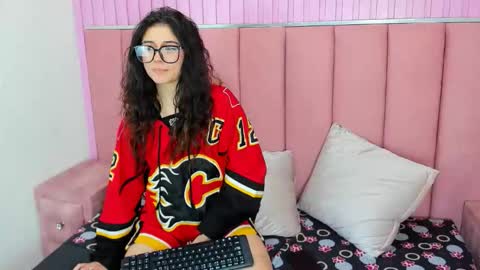 Snapshot of lunasmithyl chatting on May 5, 2026, 6:16 pm LunaSmithyl online show from May 5, 2026, 6:16 pm