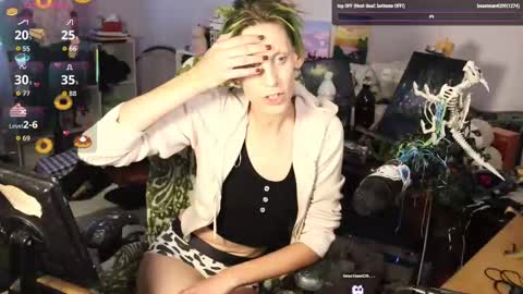 ..LunaSparkles. online show from September 8, 2025, 7:57 pm