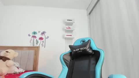 luna online show from February 22, 2025, 7:14 pm