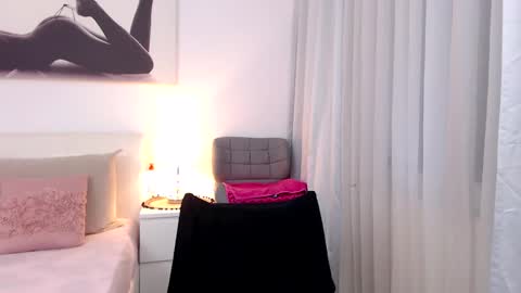 lunastars13 online show from January 12, 2025, 1:58 pm