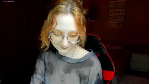 Snapshot of lunaterry chatting on June 5, 2026, 8:09 am lunaterry online show from June 5, 2026, 8:09 am