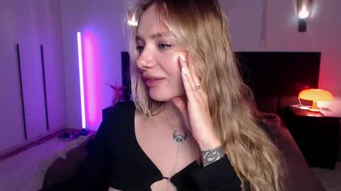 LunaticaBae online show from February 22, 2025, 7:34 am