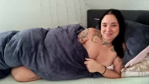 Snapshot of lunaticminx chatting on December 13, 2024, 11:23 am Luna  powered by bitch dust online show from December 13, 2024, 11:23 am