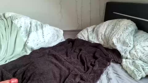 Snapshot of lunaticminx chatting on January 18, 2025, 3:38 pm Luna  powered by bitch dust online show from January 18, 2025, 3:38 pm