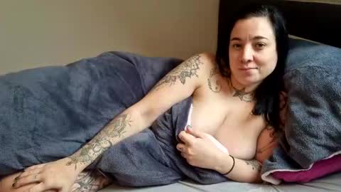 Snapshot of lunaticminx chatting on February 10, 2025, 2:48 pm Luna  powered by bitch dust online show from February 10, 2025, 2:48 pm