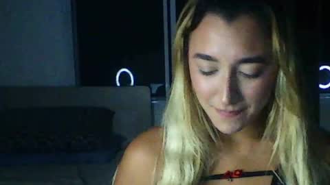Snapshot of lunavelvvet chatting on July 28, 2026, 11:15 pm lunavelvvet online show from July 28, 2026, 11:15 pm