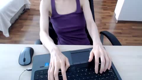 Snapshot of lunavibe_ chatting on June 27, 2026, 12:22 pm lunavibe_ online show from June 27, 2026, 12:22 pm