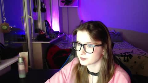 LunaXcherry online show from April 6, 2026, 7:04 pm