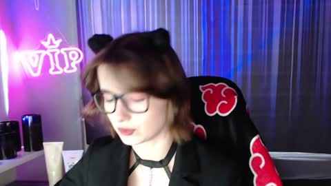 Snapshot of lunaxcherry chatting on July 21, 2026, 4:42 pm LunaXcherry online show from July 21, 2026, 4:42 pm
