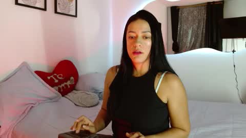 lunayois02 online show from February 9, 2026, 2:04 am