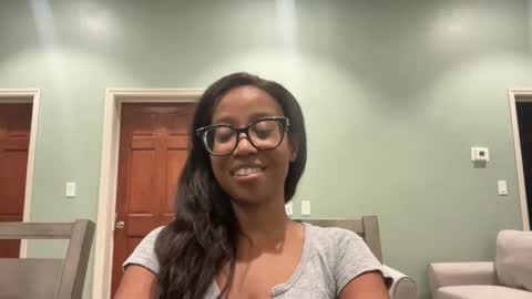 lunchboxgirl online show from March 28, 2026, 4:34 am