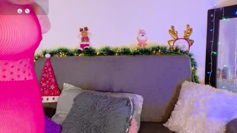 L U N I T A  online show from December 18, 2025, 3:01 am