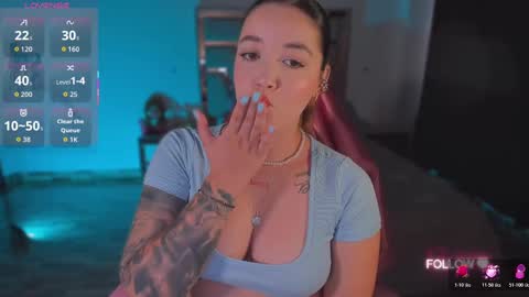 LUNA ROSE online show from November 5, 2025, 5:02 pm