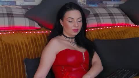 LunnaGray online show from November 25, 2025, 5:51 am