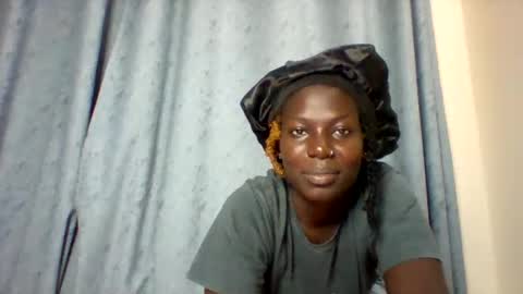 luo_queen online show from September 12, 2025, 4:40 pm