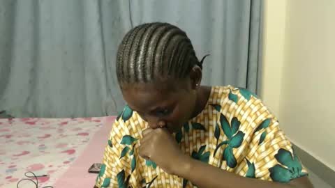 luo_queen online show from September 15, 2025, 1:44 pm