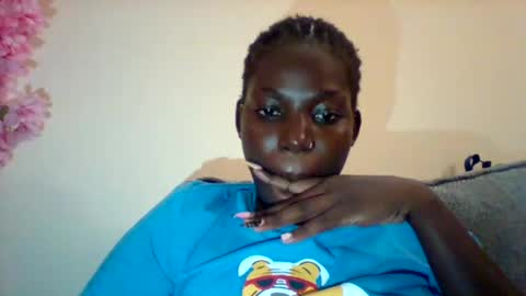 luo_queen online show from September 25, 2025, 11:19 pm