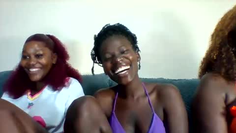 luo_queen online show from April 3, 2026, 6:44 am