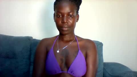 luo_queen online show from April 9, 2026, 5:18 am