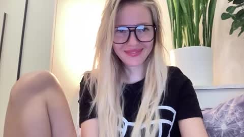 lusiluv online show from February 4, 2026, 7:09 pm