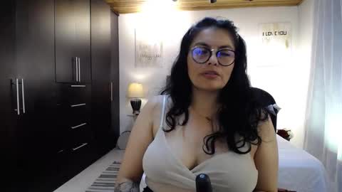 Snapshot of lust_mom chatting on March 10, 2025, 11:27 pm Angela 3 online show from March 10, 2025, 11:27 pm