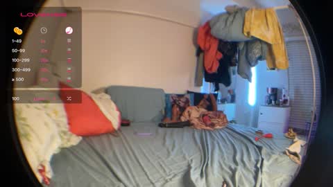 LOLA online show from November 30, 2025, 3:43 am