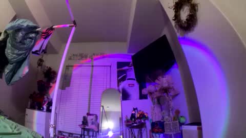 LOLA online show from February 18, 2026, 7:04 am