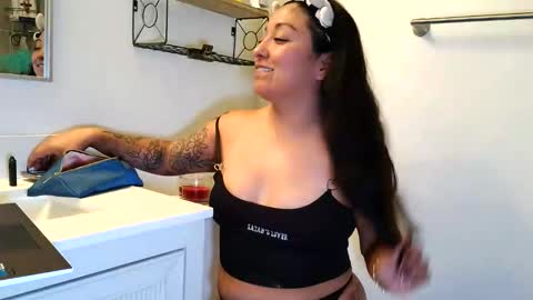 LustfulGlance online show from November 28, 2025, 8:11 pm