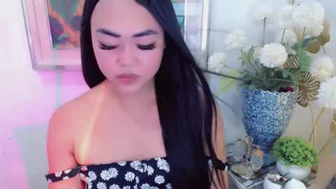 Snapshot of lustfuloffendertrina chatting on June 10, 2026, 5:18 am Trina online show from June 10, 2026, 5:18 am