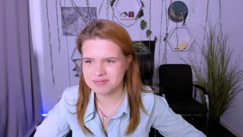 lusy_puff online show from December 14, 2024, 12:44 pm