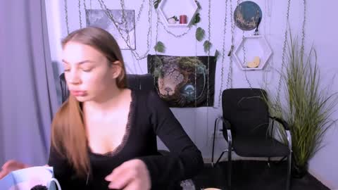 lusy_puff online show from December 15, 2024, 9:35 am