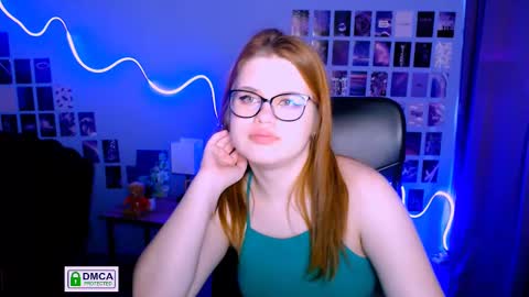 lusy_puff online show from March 2, 2025, 4:42 pm