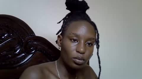 lutino_lovebirds online show from April 18, 2026, 7:29 pm