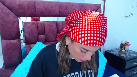 lutza_bela online show from January 3, 2025, 8:11 pm