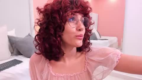 Snapshot of luucy_rose chatting on October 31, 2025, 6:47 am Lucy Rose  online show from October 31, 2025, 6:47 am