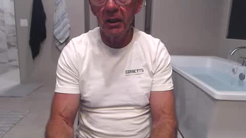 Snapshot of luv_missle chatting on April 25, 2026, 6:38 am luv_missle online show from April 25, 2026, 6:38 am