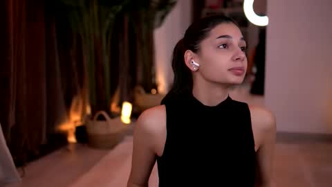 Caprice online show from February 9, 2026, 2:43 pm