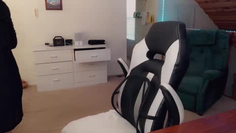 Britney online show from September 8, 2025, 6:40 pm