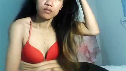 Bee Bee online show from October 31, 2025, 9:38 pm