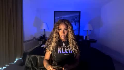 Snapshot of luvvlee chatting on May 1, 2026, 10:47 pm luvvlee online show from May 1, 2026, 10:47 pm