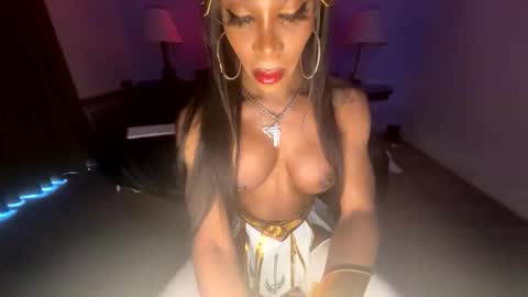 Snapshot of luvvlee chatting on May 3, 2026, 5:19 pm luvvlee online show from May 3, 2026, 5:19 pm