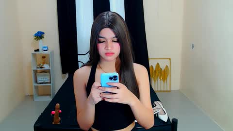 queen lux online show from September 23, 2025, 1:30 am