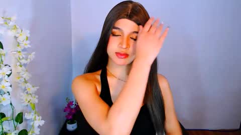 queen lux online show from November 19, 2025, 12:49 pm