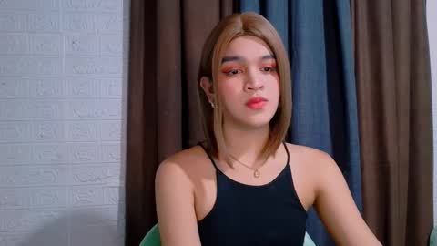 queen lux online show from March 21, 2026, 5:12 am