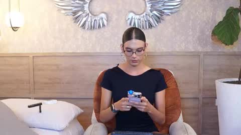 Luxa  online show from March 4, 2026, 12:33 pm