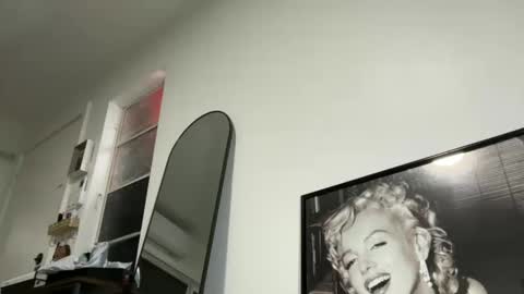 luxcher22 online show from February 11, 2026, 7:57 am