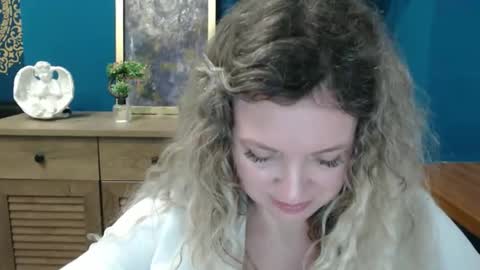 Snapshot of luxdonna chatting on May 25, 2026, 7:36 am Donna online show from May 25, 2026, 7:36 am